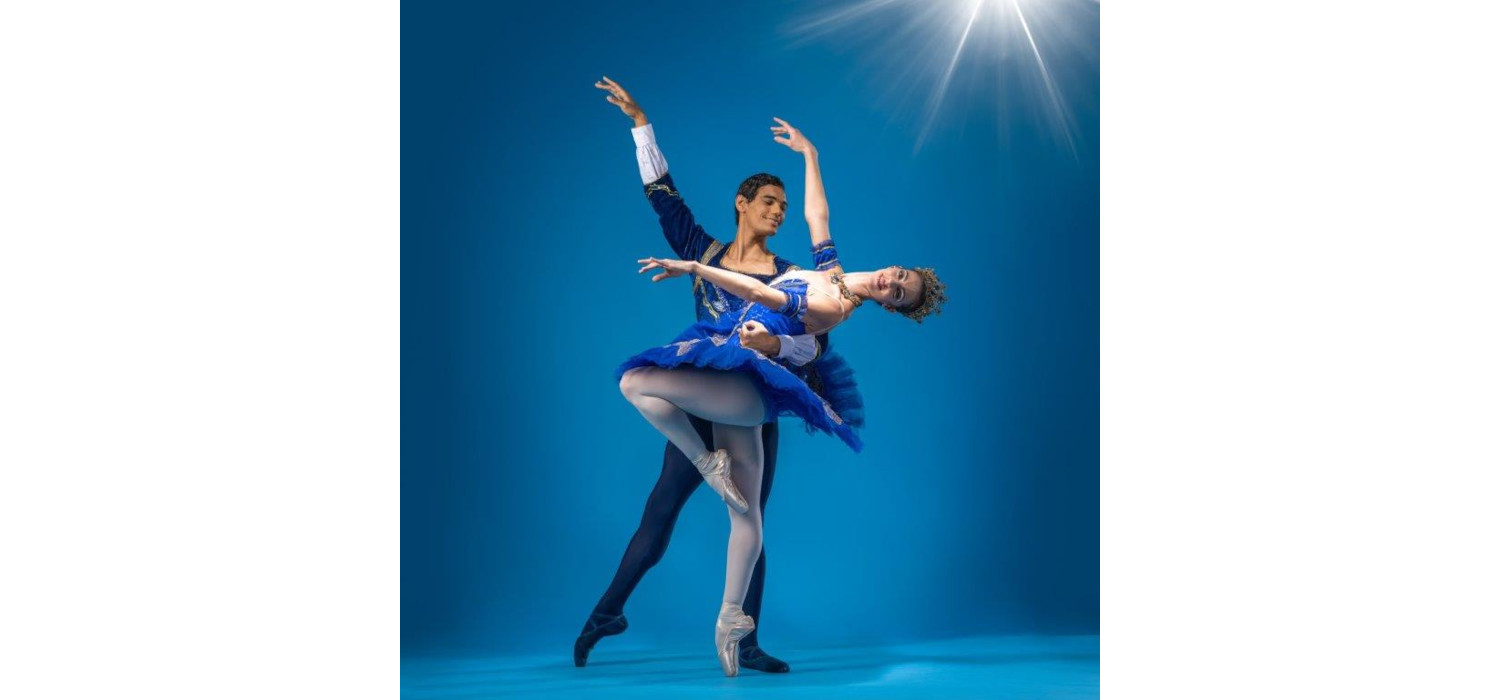 Cristina Nakos as the Sugar Plum Fairy and Revil Yon as her Cavalier - THE NUTCRACKER - Joburg Ballet 2023. Photo Lauge Sorensen.